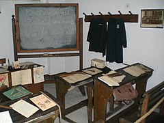 Ricostruzione di aula scolastica agli inizi del Novecento