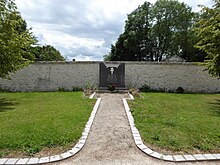 Cormainville, Eure-et-Loir'de 17 Ağustos 1944'te ölüler için anıt.