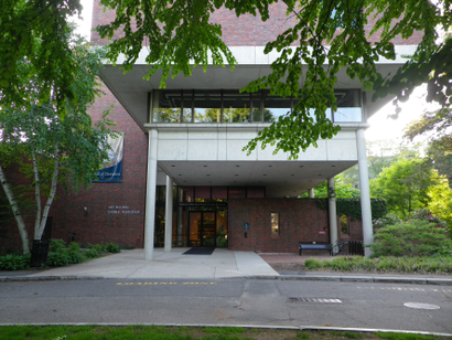 How to get to Mount Holyoke College Art Museum with public transit - About the place