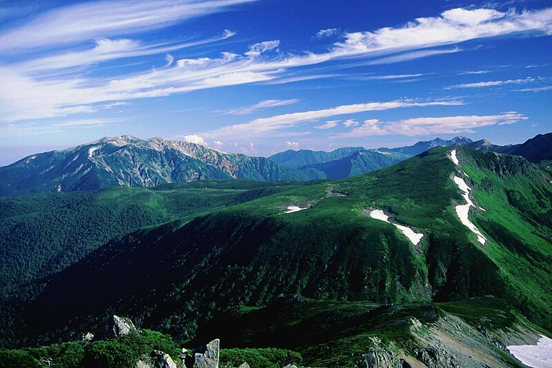 File:Mount Yakushi from Mount Mitsumata renge 2000-08-17.jpg