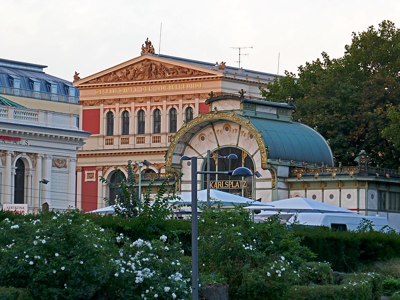 File:Musikverein und Wagner-Pavillon.jpg