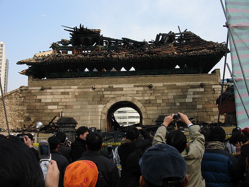 File:Namdaemun After Fire.JPG