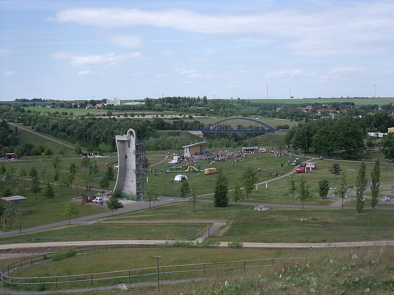 File:Neue Landschaft Ronneburg 2011 14.jpg