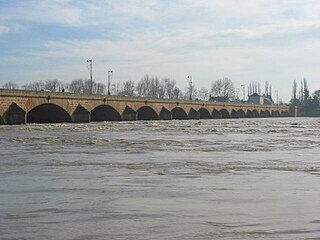La Loire en crue à Nevers (6 décembre 2003).