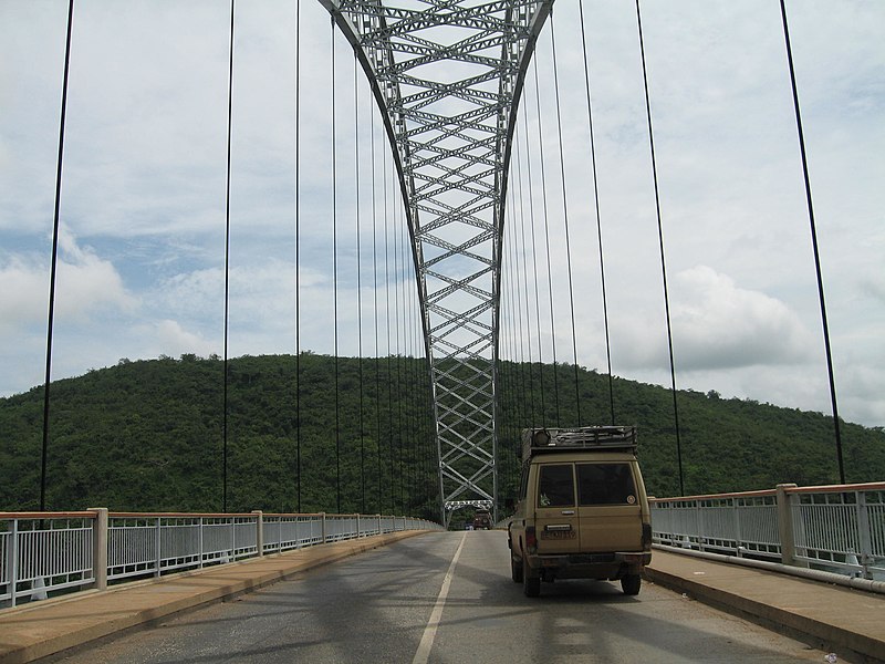 File:Nice bridge, close to Akosombo Dam.jpg