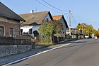 Čeština: Ulice Na drahách ve vsi Spy, části Nového Město nad Metují English: Na drahách street in Spy, part of Nové Město nad Metují, Czech Republic.