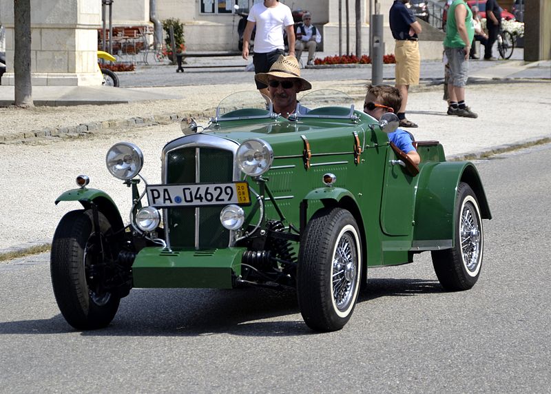 File:Oldtimerumzug Aidenbach 2013-08-18 - vintage car.JPG