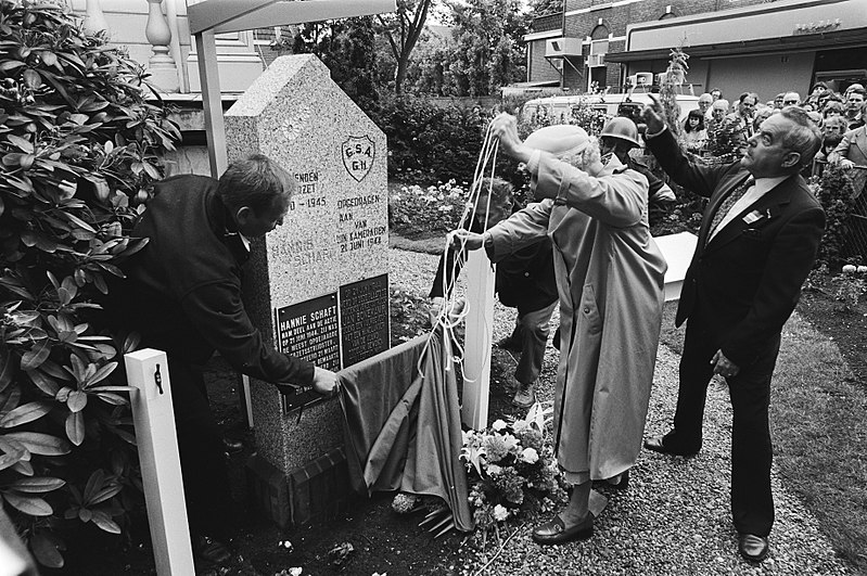 File:Onthulling van de gedenksteen voor verzetshelden Hannie Schaft en Jan Bonekamp i, Bestanddeelnr 930-8889.jpg