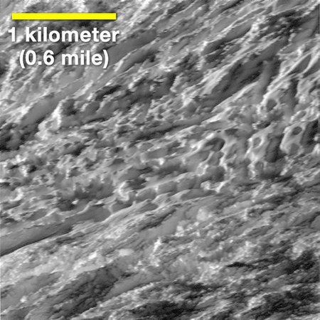 ไฟล์:PIA17204-SaturnMoon-Enceladus-UpClose-20151028.jpg