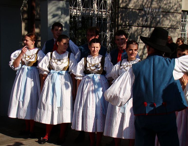 File:POL CZ Womans in Silesian dresses from Cieszyn Silesia, 2008 03.JPG