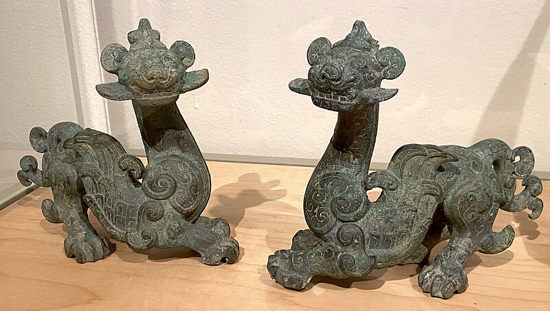 File:Pair of winged dragons 50 46.371,2.jpg