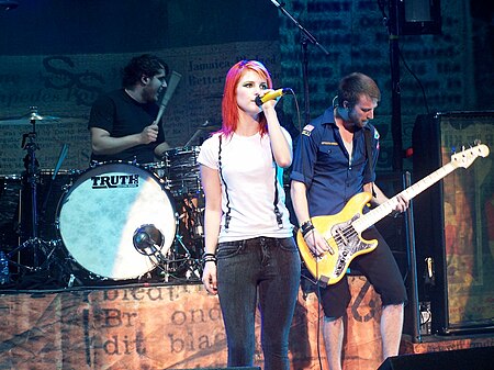 ไฟล์:Paramore_in_Vancouver_5.jpg