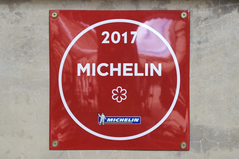 File:Paris Palais Royal Étoile Michelin 763.jpg