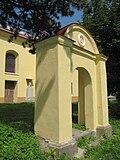 Miniatuur voor Bestand:Penčice, brána.jpg