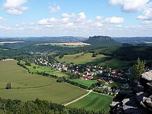 Aussicht vom Pfaffenstein in Richtung Norden über Pfaffendorf zum Lilienstein