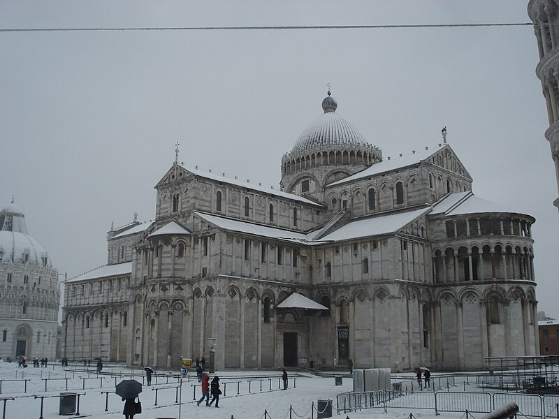 File:Pisa - Duomo innevato durante la nevicata del 17 dic 2010.JPG