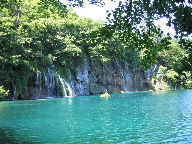 File:Plitvice09.jpg