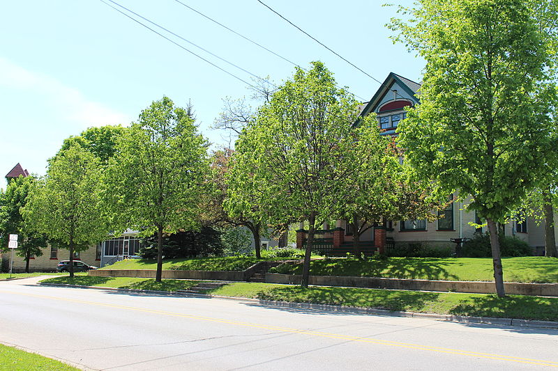 File:Portage Street Historic District 2.JPG