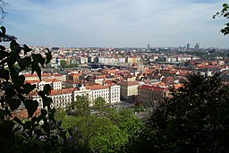 Praha, Smíchov, Kinského zahrada, pohled na Smíchov a Nové Město.JPG