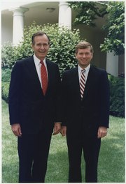 President Bush and Vice President Quayle pose together for their official portrait - NARA - 186393