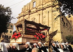 processione del venerdì santo - urna del Cristo morto