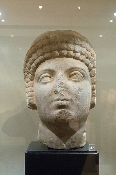 File:Ptolemy queen, marble head, Prague, NM-H10 4770, 151908.jpg