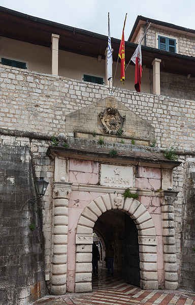 File:Puerta Marítima, Kotor, Bahía de Kotor, Montenegro, 2014-04-19, DD 34.JPG