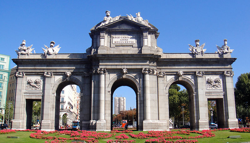 File:Puerta de Alcalá (2010).jpg