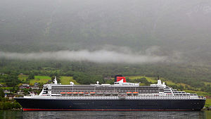 Queen Mary 2: Geschichte, Entwurf, Maschinenanlage, Antrieb und Versorgungstechnik