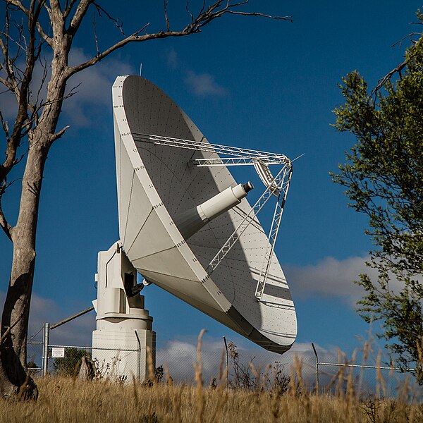 File:Radio dish Tasmania (8599202371).jpg