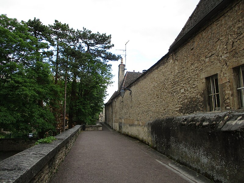 File:Remparts de Beaune 057.jpg