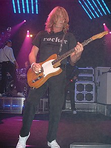 Rick Parfitt durante un concerto.