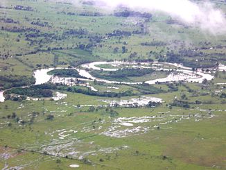 O meandrante curso médio do Río Atrato