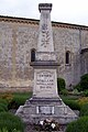 Le monument aux morts près de l'église (mai 2012).