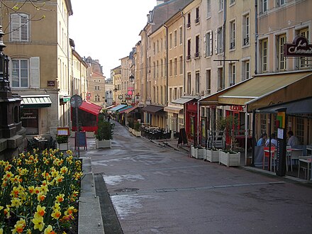 There are many restaurants in rue des Maréchaux