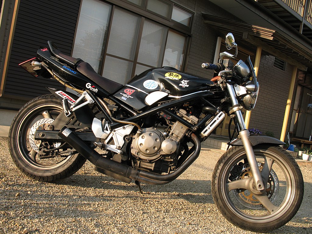 File:SUZUKI BANDIT 250 (GJ74A).JPG - Wikimedia Commons