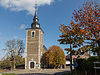 Kerk ('Saint-Pierre') en het topluluk van de kerk bir araya geldi zijn omgeving