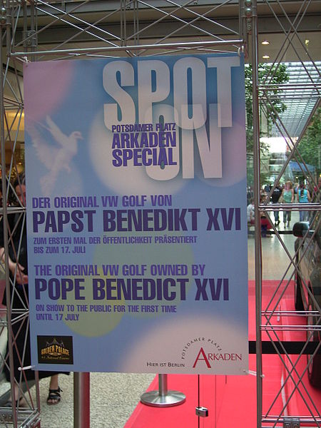 File:Schild bei Papst Golf.jpg