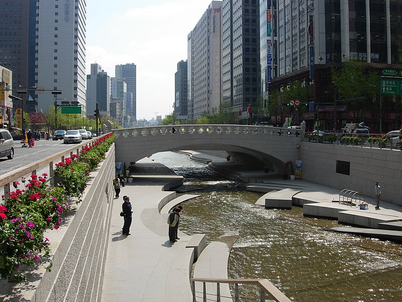 File:Seoul-Cheonggyecheon-03.jpg