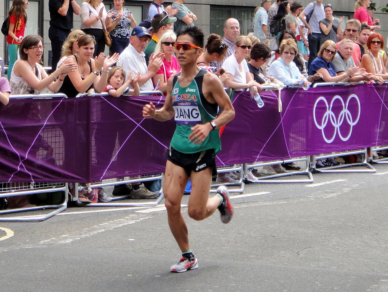 Datei:Sinkweon Jang (Korea) - London 2012 Mens Marathon ...