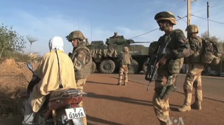 Forces françaises engagées à Gao (Mali) dans le cadre de l'opération Serval, en 2013.