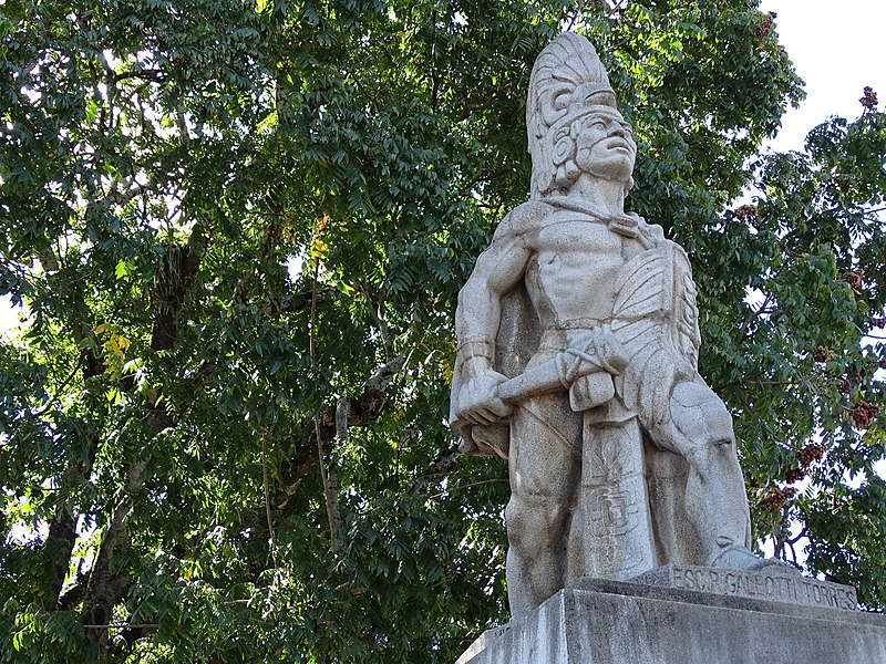 File:Statue of Tecun Uman - Central Plaza - Santa Cruz del Quiche - Quiche - Guatemala (15754040660).jpg