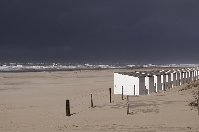 File:Strandhuisjes, Texel (9835529054).jpg