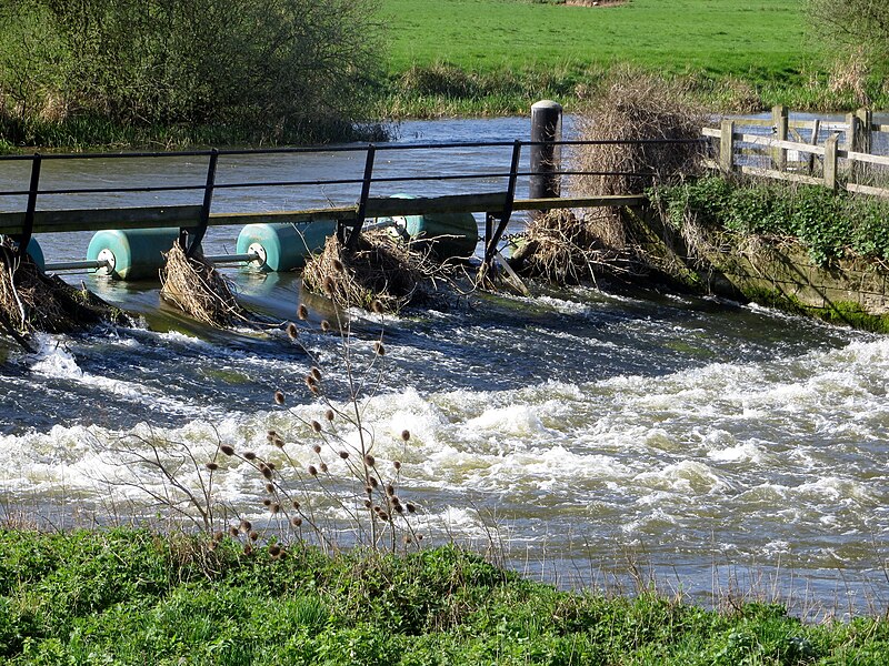 File:Sunlight on the weir - April 2014 - panoramio.jpg