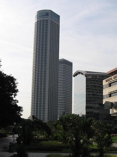 File:Swissôtel The Stamford, Sep 05.JPG