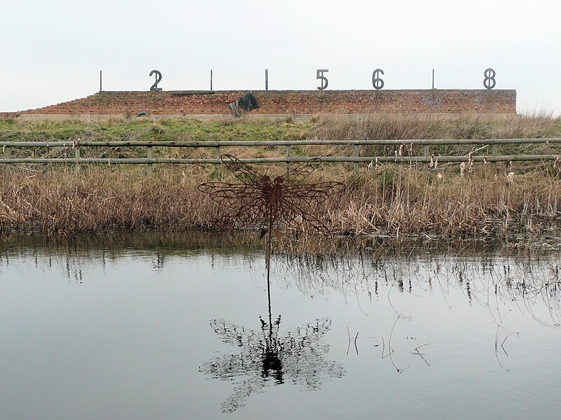 File:Targets at Rainham Marshes.jpg