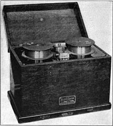 Poulsen Telegraphone recorder from 1922. Telegraphone wire recorder 1922.jpg