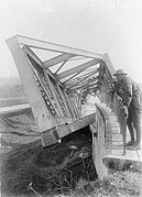 Ruines d'un pont en mars 1918.