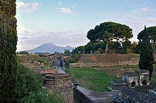 Groby i mauzolea nekropoli przy Porta Nocera