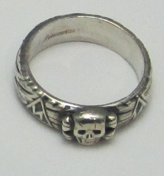 Skull ring awarded to SS members - replica